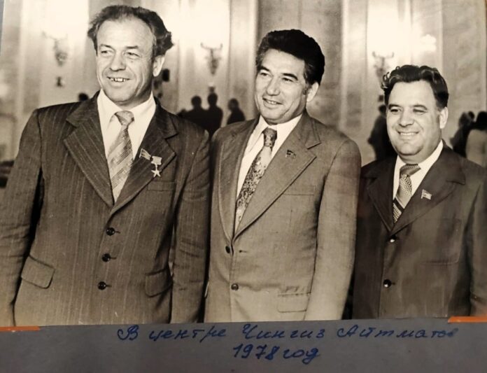 1.1.182 Я. Геринг с Ч. Айтматовым