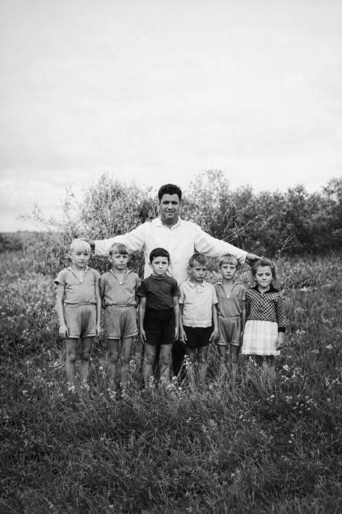 1.1.183 Я. Геринг с ребятами