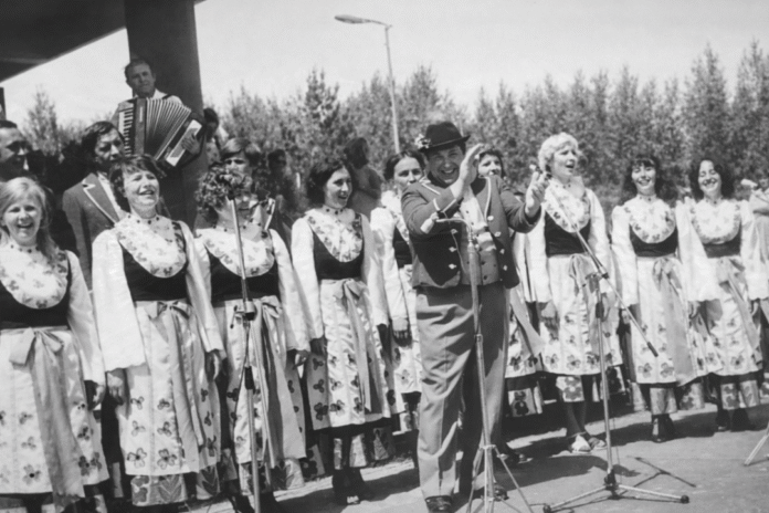 1.1.194 Выступление немецкого народ. ансамбля